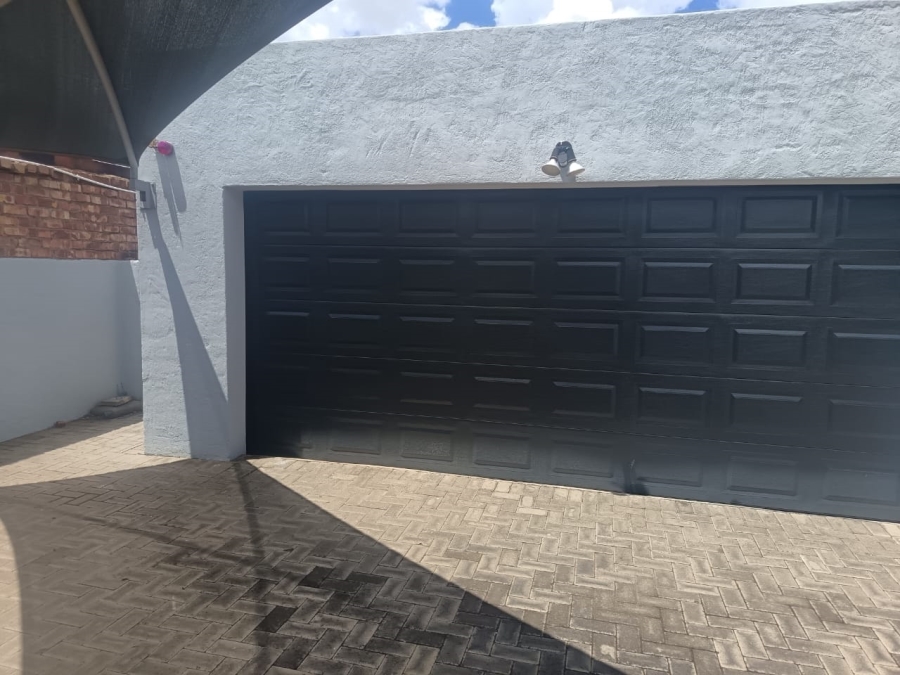 3 Bedroom Property for Sale in Roylglen Gardens Northern Cape